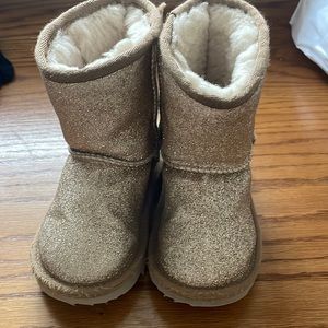 Toddler Gold Glitter Uggs sz 6